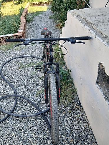 dag velosipedi: BMX GTR-906 dağ velosipedi. Velosiped qara rəngdədir, qırmızı və ağ — 2