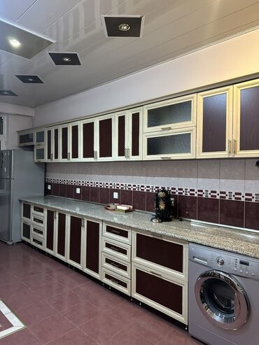 куплю мебель бу баку: Bu, mətbəx üçün nəzərdə tutulmuş divar və döşəmə şkaflarından ibarət