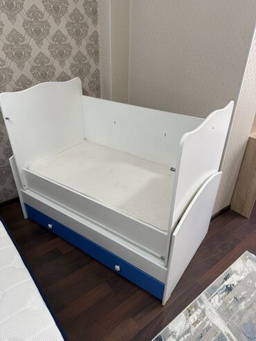 купить детскую кроватку: Детская односпальная кровать, Для мальчика, С матрасом, ДСП