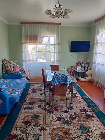 neapol dairesinde kiraye evler: 4 otaqlı mənzil 140кв - Geniş və işıqlı zal: divarları açıq yaşıl — 1