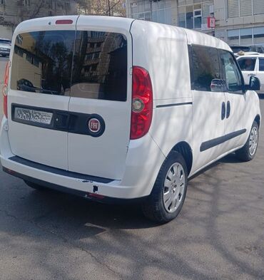 Грузовики: Fiat Doblo yük avtomobili, geniş yük sahəsi və praktik dizaynı ilə