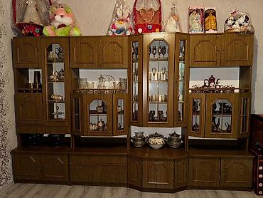 Klassik üslubda iri ölçülü qonaq otağı divar dolabı - Material: ağac