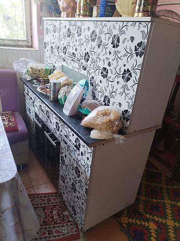 выкатная тумба под стол: Кухонный гарнитур с фасадами в черно-белом цвете (флористический узор) — 1