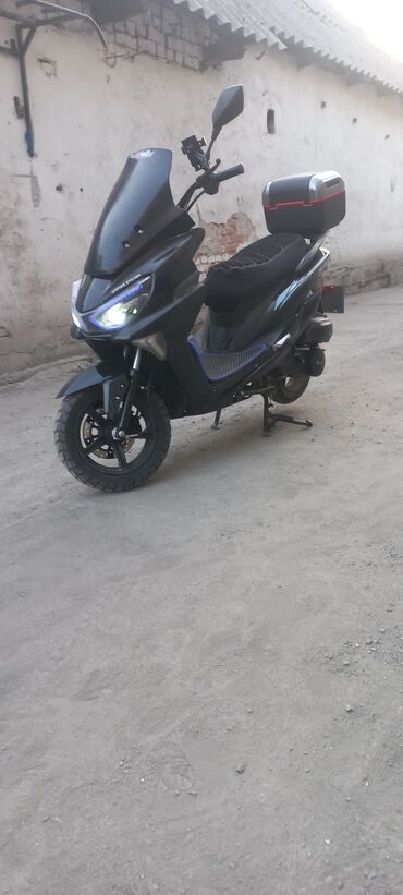 Скутеры: Макси-скутер 150 куб. см, Бензин, Б/у — 2