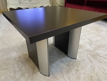 стол и табуретки для кухни: Jurnal masası, Açılmayan, Taxta, Kvadrat masa