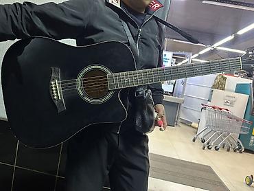 Гитары: Акустическая гитара 6‑струнная, корпус дредноут с вырезом (cutaway). - — 2