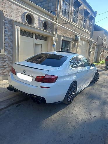 bmw z4 satilir: BMW 5 Series sedan (F10) – ağ rəng, M‑paket üslublu eksteryer. masin — 2