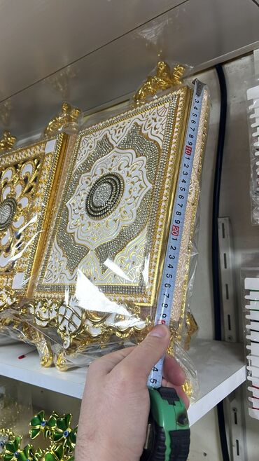 Dini kitablar: .Demir quran qablari 80 manatdan baslayir. Plastik quran qablâri 50 — 9