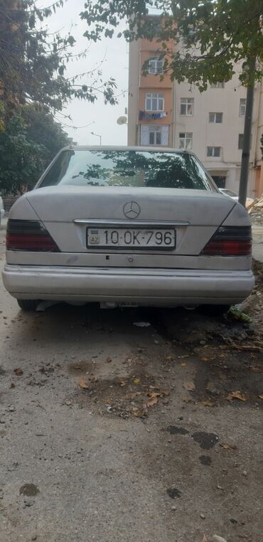 Mercedes-Benz 250: 2.5 l | 1995 il Sedan