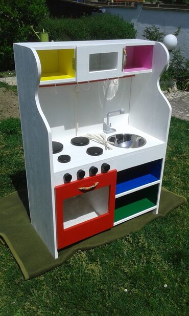 Ostali dečiji nameštaj: Dečija drvena kuhinja za igru – ručno izrađena, stabilna i bogato — 1