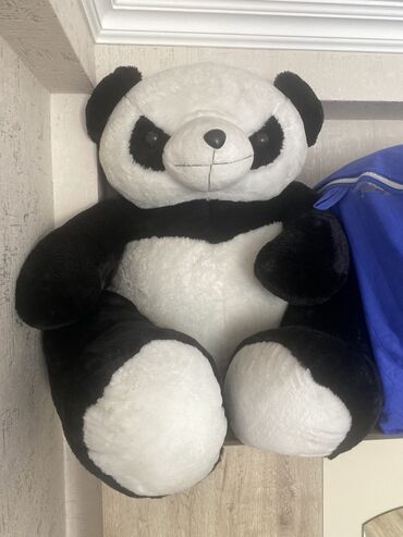 parabüzən yumşaq oyuncaqlar: Bu böyük panda oyuncağı yumşaq və rahat materialdan hazırlanıb. Ağ və