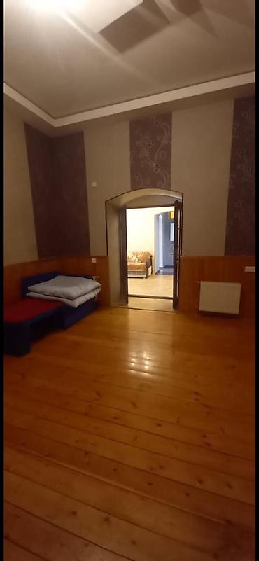 qurtulus 93 evler: 450 azn kirayə ev, Iki mertebedi 1 ci mertebesi verilir. Sebail 20 ci — 4