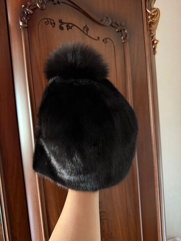 спортивное оборудование: Шапка, Бини, Норка, Зима, С помпоном