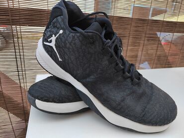 Patike i sportska obuća: Jordan broj 45 dužina 29cm u lepom stanju donete iz Nemacke