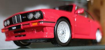 formula 1: Bburago maketa automobila – 1988 BMW 3 Series M3 (E30) - Skala: 1:24 — 5