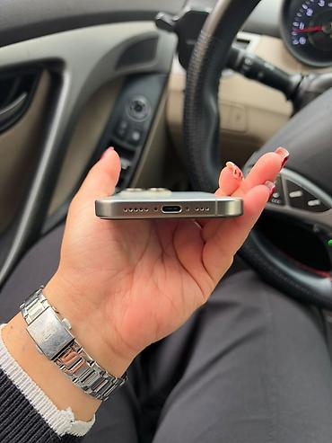 pro controller: IPhone 15 Pro, 256 GB — 5