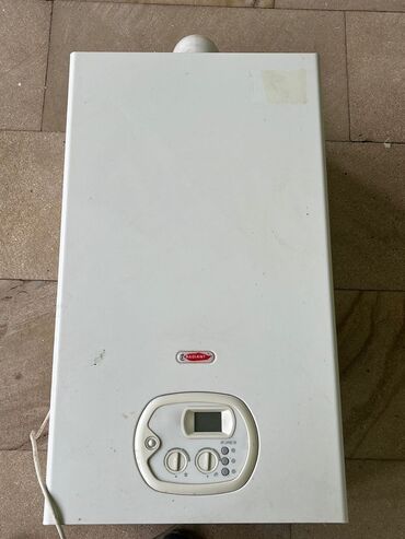 Kombilər: Radiant divar tipli qaz kombisi - Brend: Radiant - Növ: Divara