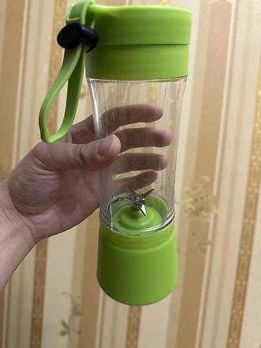 mini sok çəkən: Portativ mini blender şüşəsi. Yaşıl rəngli, kompakt və yüngül — 2