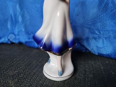 "t nkladeuc 2220.9" models: Figura devojke sa knjigom porcelanska iz 70ih godina. Figura — 6