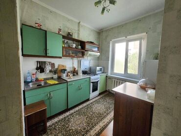 квартира берилет 5мкр: 2 бөлмө, 50 кв. м, 105-серия, 3 кабат, Косметикалык ремонт
