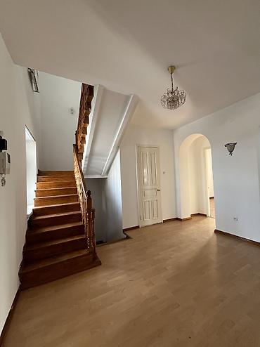 Долгосрочная аренда домов: 300 м², 7 комнат, Забор, огорожен, Подвал, погреб, Кондиционер — 1