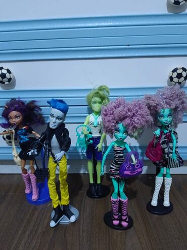 домики для барби: Monster High temalı 5 ədəd kolleksiya oyuncağı dəsti. Tərkibi: - 3