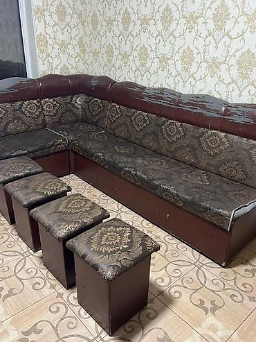 кухонный диван уголок: Угловой кухонный диван с комплектом из 4 табуретов. - Конфигурация — 1