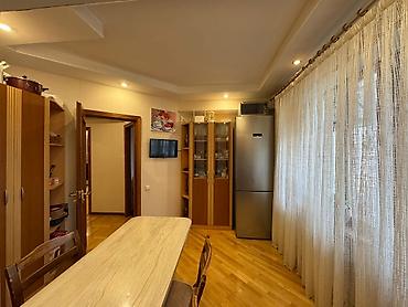 Mənzillər: Bakı, 3 otaqlı, Köhnə tikili, m. Nizami, 90 kv. m — 3