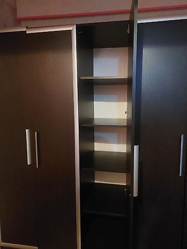tibbi dolab: Mebel: 5 qapılı paltar dolabı, ortada tam boy güzgülü bölmə. Rəng — 3