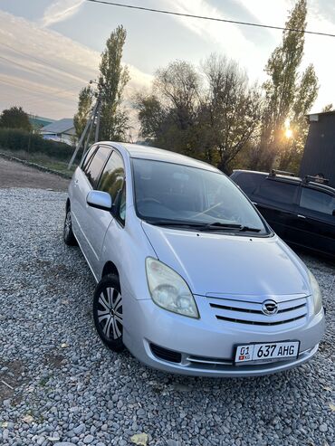 Toyota: Toyota Corolla Verso: 2003 г., 1.5 л, Автомат, Бензин, Седан