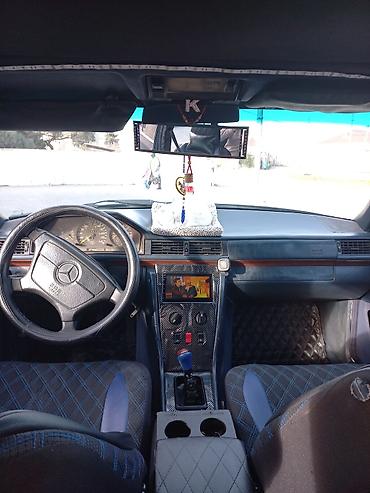 Mercedes-Benz: Mercedes-Benz E 220: 2.2 l | 1994 il Sedan — 11