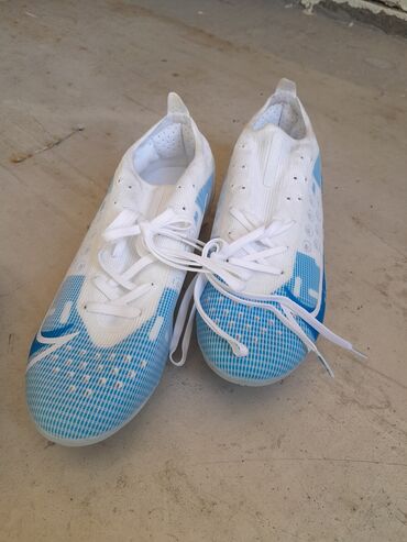 обувь для волейбола: Маде ин Бошиа из китая. Оригинальные бутсы. размеры 39 и 43й осталось!