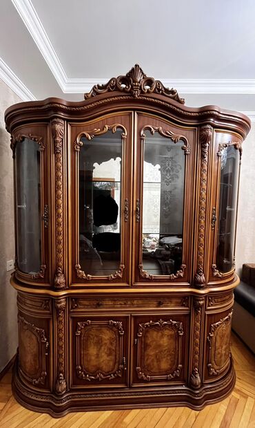 soyunma otağı: Təcili satılır. Maraqlanmaq istəyənlər zəhmət olmasa aşağıdakı