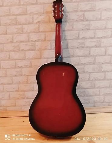 ucuz gitar: Klassik akustik gitara – qırmızı-sunburst rəng sxemi ilə - Korpus — 4