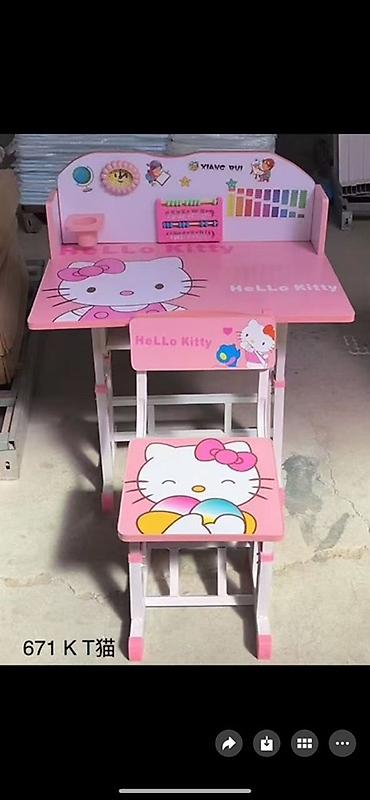 Детский мир: Детский письменный стол со стулом в розовом дизайне Hello Kitty — 1