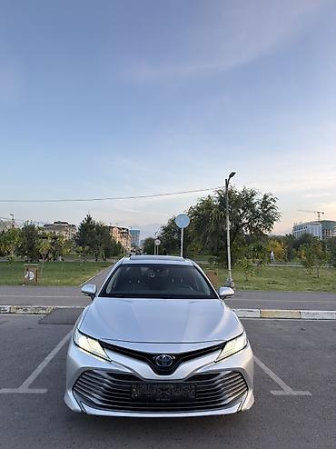 Toyota Camry: 2018 г., 2.5 л, Вариатор, Гибрид, Седан