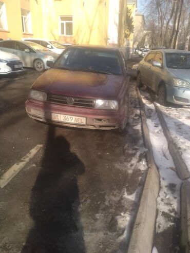 Volkswagen: Volkswagen Vento: 1992 г., 1.8 л, Механика, Бензин, Седан