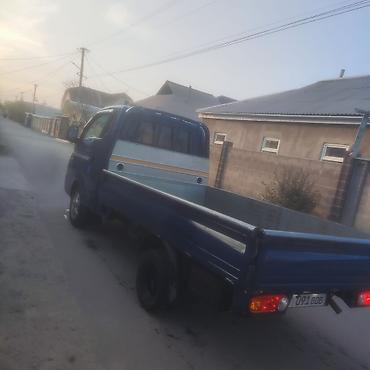 кемпинг дом на колесах: Hyundai Porter II — компактный бортовой грузовичок синего цвета — 3