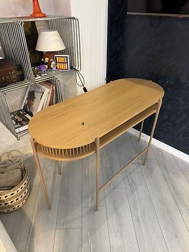 çalışma stulu: Oval formalı, skandinav üslubunda kompakt konsol/masa. Xüsusiyyətlər — 1