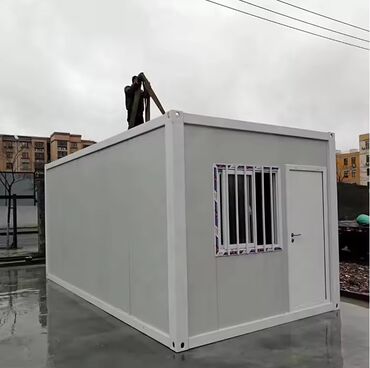 Контейнеры: Мобильный контейнер серого цвета с белой отделкой. Оснащен дверью и — 9