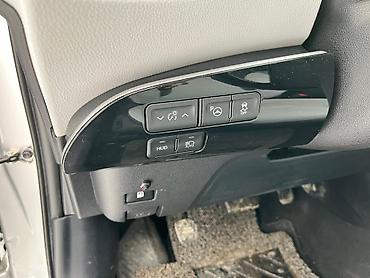 Toyota: Toyota Prius: 2019 г., 1.8 л, Вариатор, Гибрид, Хэтчбэк — 10