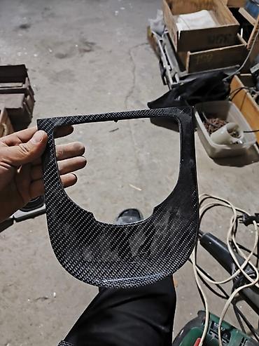 Другие детали кузова: Накладка на центральную консоль с отделкой карбон. Имеет U-образную — 4