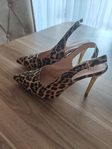 сабо: Leopard naxışlı qadın ayaqqabıları və platforma tərzli açıq sabot — 2