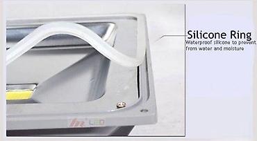 Rasveta: 100W Reflektor kvalitetnije diode. Snaga: 100W Boja: 6500 K — 7