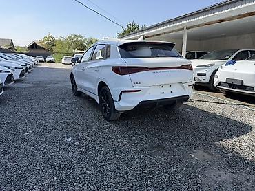 лабо машина: BYD E2: 2021 г., Автомат, Электромобиль, Кроссовер — 2