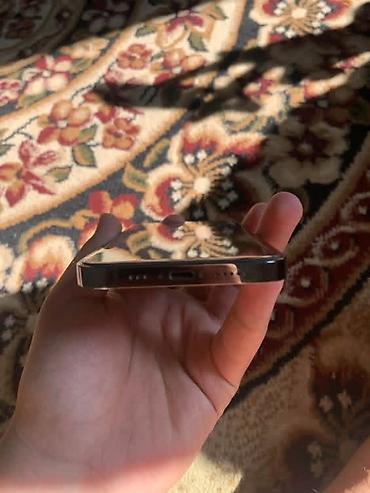 se iphone: Смартфон Apple iPhone с цвете с плоскими гранями корпуса и экраном с — 6