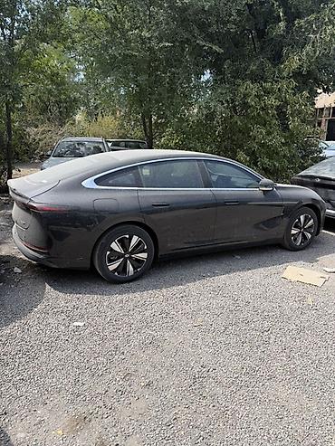 byd e1: Электромобиль седан (пятидверный лифтбек).S07 Основные особенности: - — 2