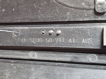 Решетки радиатора: Решетка радиатора Ford 1989 г., Б/у, Оригинал — 2