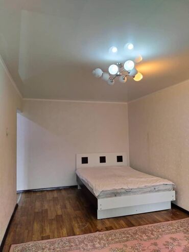 времянка продаю: 1 бөлмө, 32 кв. м, 104-серия, 4 кабат, Эски ремонт