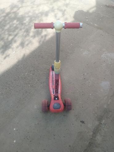 mi scooter: Uşaq skuterı – 3 təkərli model - Rəng: qırmızı - Ön tərəfdə iki — 2